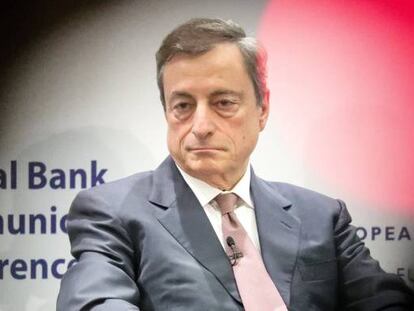  El presidente del Banco Central Europeo (BCE), Mario Draghi, participa en la Conferencia de Comunicaciones del BCE en Francfort