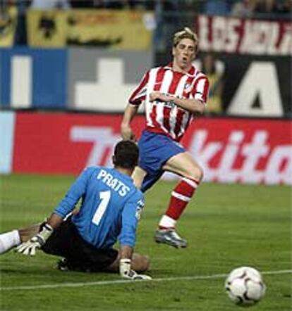 Torres bate a Prats en el segundo gol atlético.