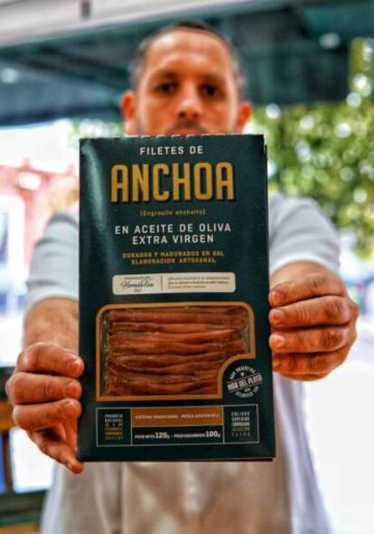 Uno de los empaques de filetes de anchoa.