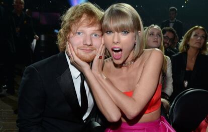 Taylor Swift y Ed Sheeran, en los 58 Premios Grammy.