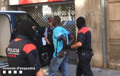 Detenció del portaveu del sindicat de manters.