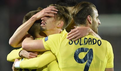 Los jugadores del Villarreal celebran un gol.