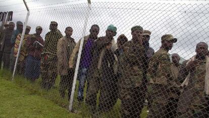 Rebeldes congoleños del M23 se rinden en rugwero al Ejército ugandés, el viernes.