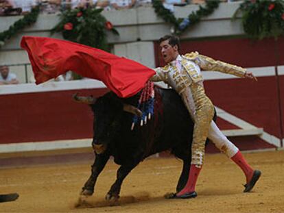 César Jiménez, en el sexto toro.