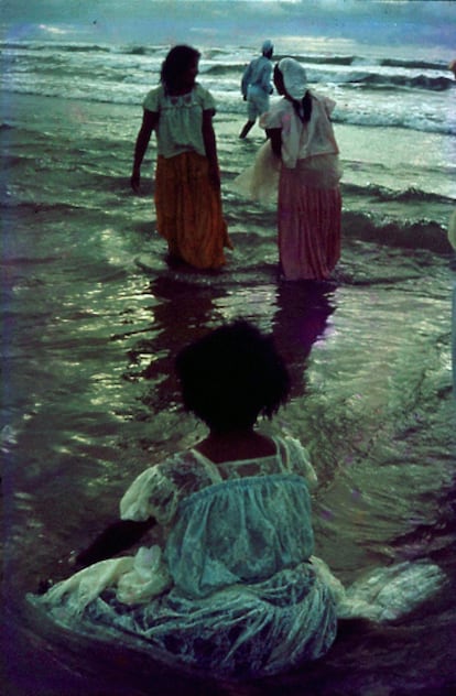 Festa de Iemanjá em Santos em 1964 feita por Bisilliat.