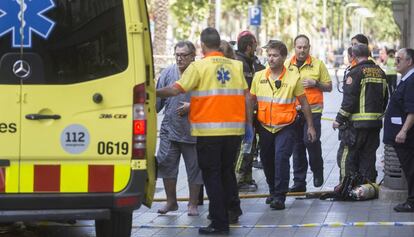 Un incendio obliga a evacuar a los vecinos de un edificio.