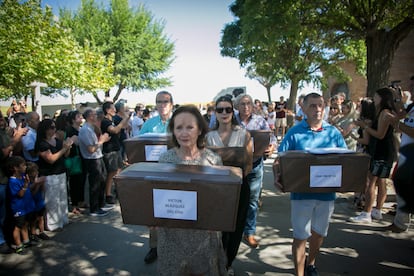 Ceremonia de homenaje y acto solemne de entrega a sus familiares de los restos humanos exhumados del Valle de Cuelgamuros de las víctimas franquistas de Pajares de Adaja y Navalmoral de la Sierra (Ávila).