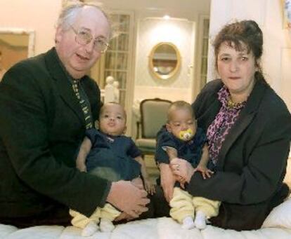 Alan y Judith Kilshaw con Kimberley y Belinda, el pasado enero.