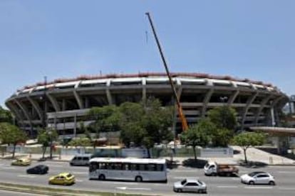 El Maracaná es el quinto estadio mundialista concluido, con cuatro meses de retraso en relación al calendario original de la FIFA, que quería haber inaugurado el pasado diciembre las seis sedes de la Copa Confederaciones. EFE/Archivo