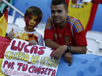 Seguidores españoles antes del partido contra la selección de Croacia celebrado en la ciudad francesa de Burdeos, el 21 de junio de 2016.