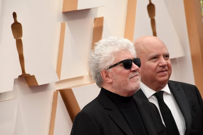 Pedro Almodóvar y su hermano Agustín, en los Oscar 2020 celebrados en Hollywood en febrero.