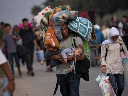 Palestinians flee to the southern Gaza Strip on Salah al-Din Street in Bureij, Gaza Strip, Saturday, Nov. 11, 2023