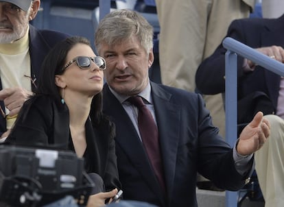 Alec Baldwin y su esposa Hilaria no se quisieron perder la final.