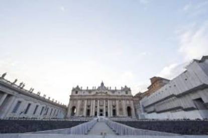 El director general del Instituto para las Obras de Religión (IOR), conocido como Banco Vaticano, Paolo Cipriani, y el vicedirector, Massimo Tulli, presentaron su dimisión, informó hoy el vaticano. EFE/Archivo