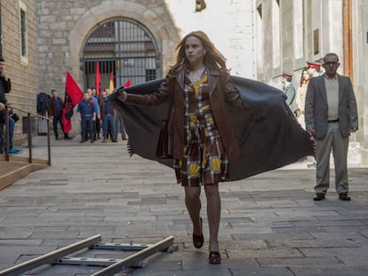 Aura Garrido al rodatge a Barcelona de 'El día de mañana'.