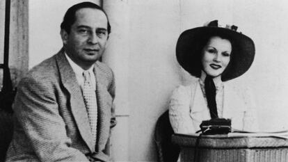 Los amores de Zsa Zsa Gabor fueron casi tan famosos como sus películas. En la imagen, la actriz junto a su primer marido, el diplomático Burhan Belgem. La pareja contrajo matrimonio en 1937 y se separó en 1941.