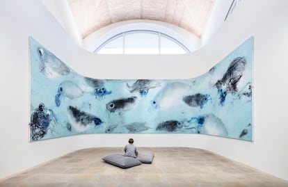 Una de las claraboyas del museo con la obra de Miquel Barceló, ‘Not yet titled’ (2018)