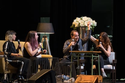 De izquierda a derecha, Nus Cuevas (coordinadora y programadora de humor de todo el festival), Carolina Iglesias, Noel Ceballos y Lucía Márquez durante el festival.