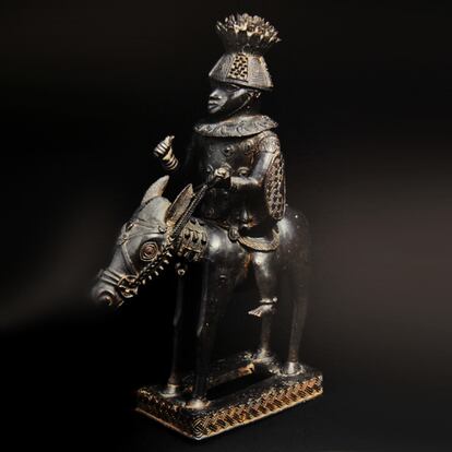 Esta figura realizada en aleación de cobre, datada entre los siglos XVI y los XVII, fue hallada en Benín. El caballo está asociado al poder militar (Comisión Nacional de Museos y Monumentos, Nigeria).