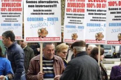 Afectados por las participaciones preferentes en Lugo. EFE/Archivo