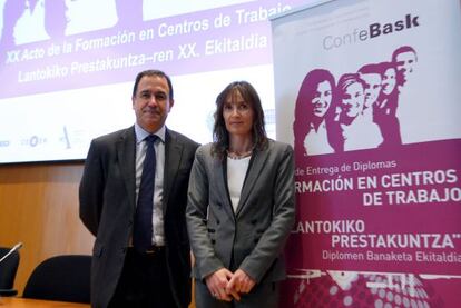 Jorge Arévalo y Nuria López de Guereñu en el acto del Euskalduna.