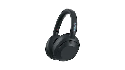 BF 2025 headphones on white background