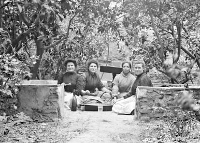 Paella en la Ermita de la Virgen del Rosario de Ayora. José Roglá, ca. 1900