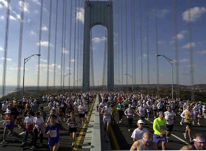 Maratonianos en el puente neoyorquino de Verrazano.