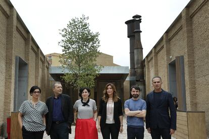 De izquierda a derecha: Nuria Enguita, directora del centro; Vicente Todolí, patrono de la fundación; María Bleda, Susana Lloret, directora general de la entidad; José María Rosa y Ramón Esteve, arquitecto a cargo de la restauración.