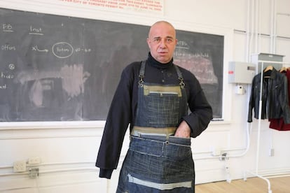 El escritor mexicano Mario Bellatin durante un taller en Toronto.