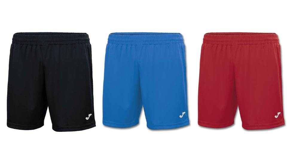 Pantalones cortos para hombre en diferentes colores.