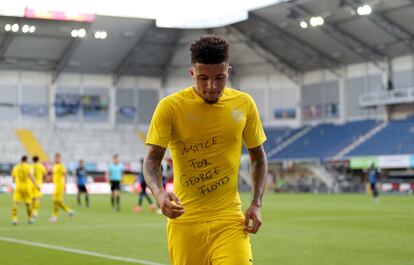 Sancho dedica un gol a George Lloyd el pasado domingo en el Paderborn-Dortmund.