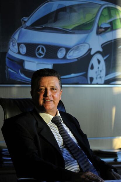 Emilio Titos, durante la entrevista en la planta de Mercedes en Vitoria.