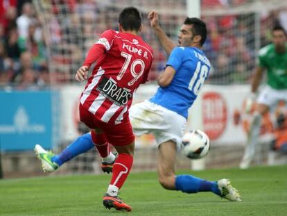 Un jugador del Girona y otro del Xerez en el partido investigado. 