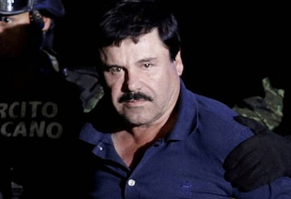 El Chapo, escoltado por soldados mexicanos cuando fue detenido.