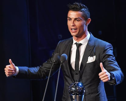 El delantero del Real Madrid Cristiano Ronaldo agradece a su equipo, compañeros y club el premio.