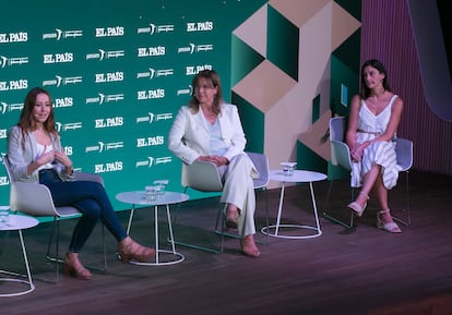 Desde la izquierda: Sandra Bernal, psicóloga y colaboradora de Hoy por Hoy de Cadena SER; María Fe Bravo, jefa de Psiquiatría, Psicología Clínica y Salud Mental del Hospital La Paz; y Graciela Rodríguez, psicóloga de la Asociación Vizcaína de Familiares y Personas con Enfermedad Mental