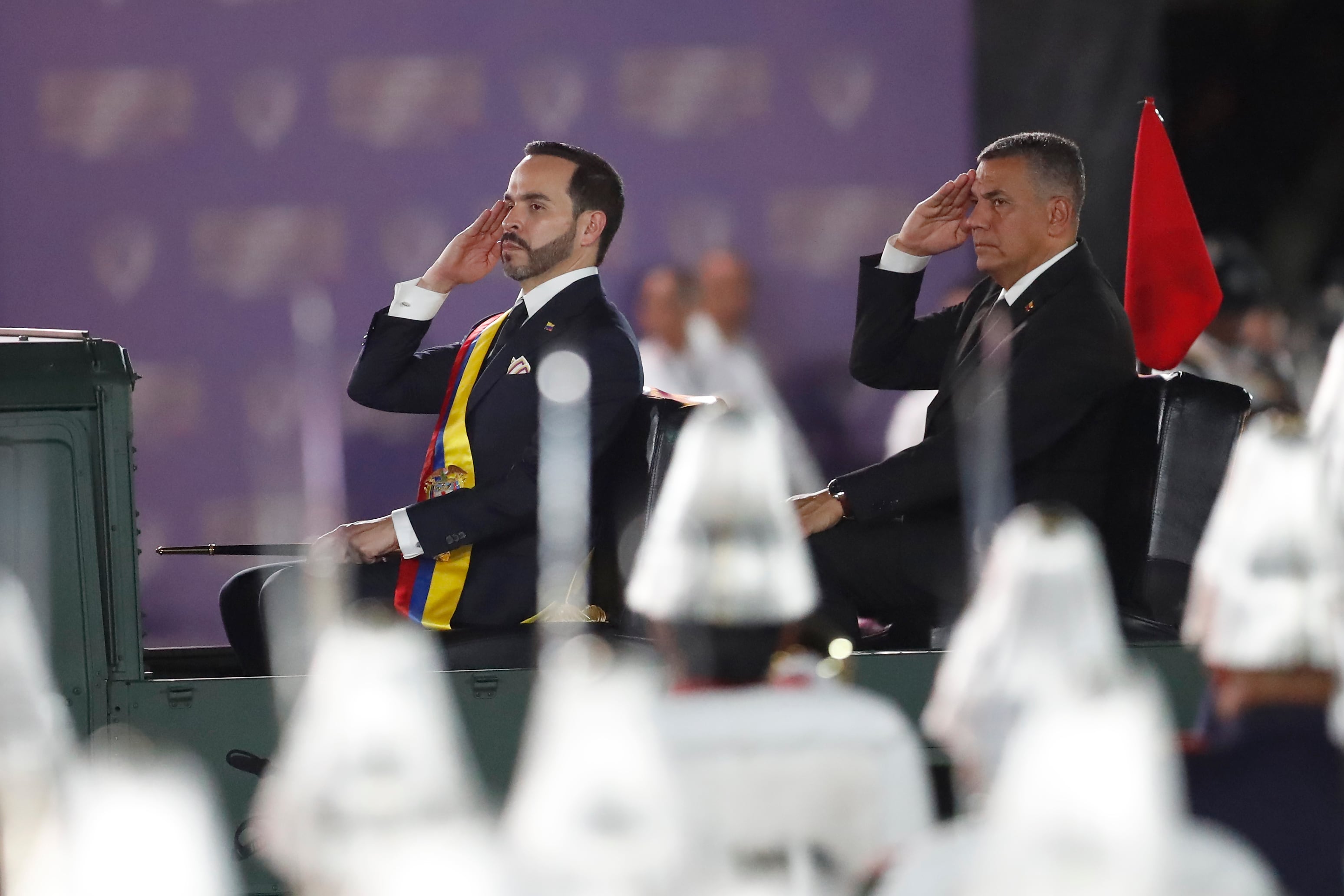 Abelardo de la Espriella jura ante los congresistas pero da su primer discurso a los militares