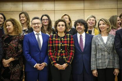 Dolors Montserrat (centro), el día que las comunidades se sumaron al pacto contra la violencia de género.