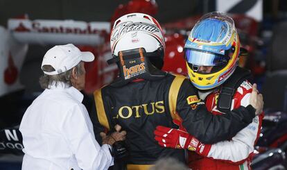 Fernando Alonso felicita a Raikkonen.