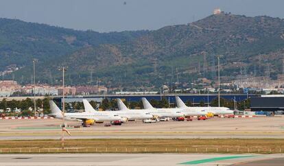 Vista de varios aviones de la compañía Vueling. EFE/Archivo