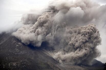 El Sinabung es uno de los alrededor de 130 volcanes activos existentes en Indonesia.