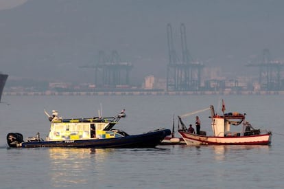 A Gibraltar patrol boat approaches the Divina Providencia. 