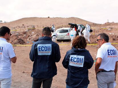 El equipo de Crimen Organizado y Homicidios (ECOH) de la Fiscalía de Tarapacá trabaja en un sector del municipio de Alto Hospicio, al norte de Chile.