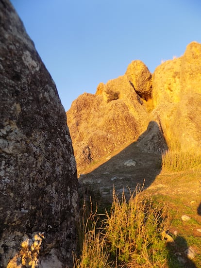 Auswirkungen des Schattens des großen Phallus auf die Höhle während der Wintersonnenwende, in einem Bild des Universitätsinstituts für Forschung in der iberischen Archäologie.
