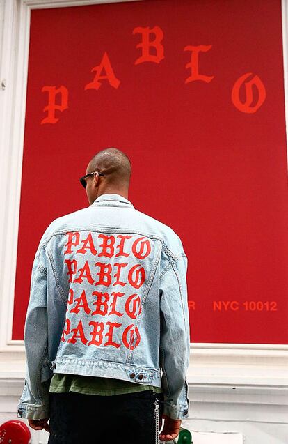 Kanye West referencia su disco The life of Pablo en uno de los diseños que han arrasado en la apertura de su pop-up store.