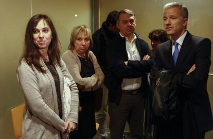 La pianista, con sus familiares antes del juicio.
