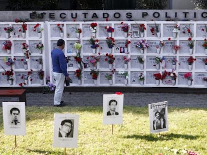 A monument to victims of political repression during the Pinochet regime.