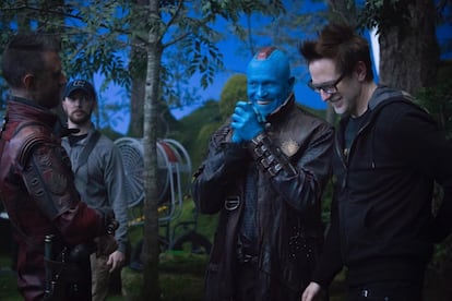 Jmaes Gunn, a la derecha, con Michael Rooker, en el rodaje de 'Guardianes de la galaxia (vol. 2)'