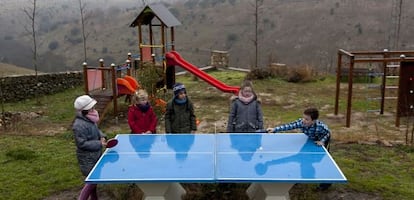 Madarcos ha rejuvenecido en los últimos años hasta una media de edad de 45,3 años. Hay cinco niños viviendo en el pueblo.